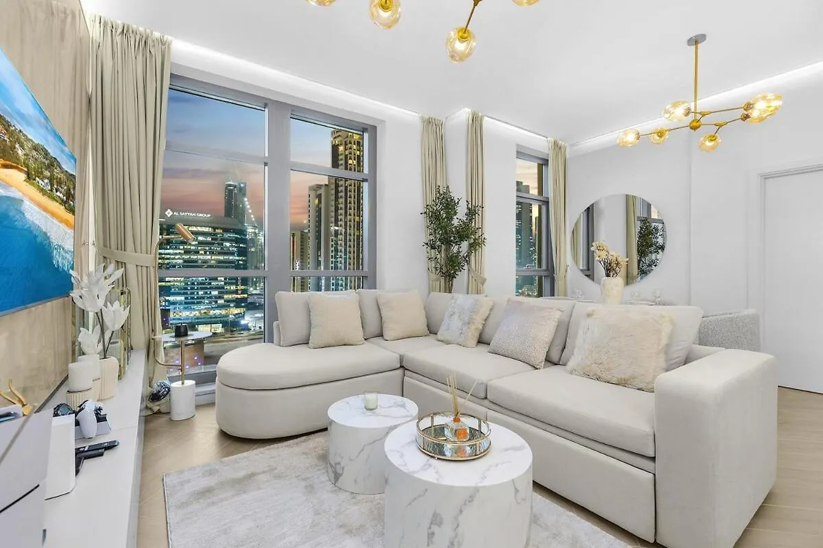 First Class 2Br Downtown Lively Getaway Dubai