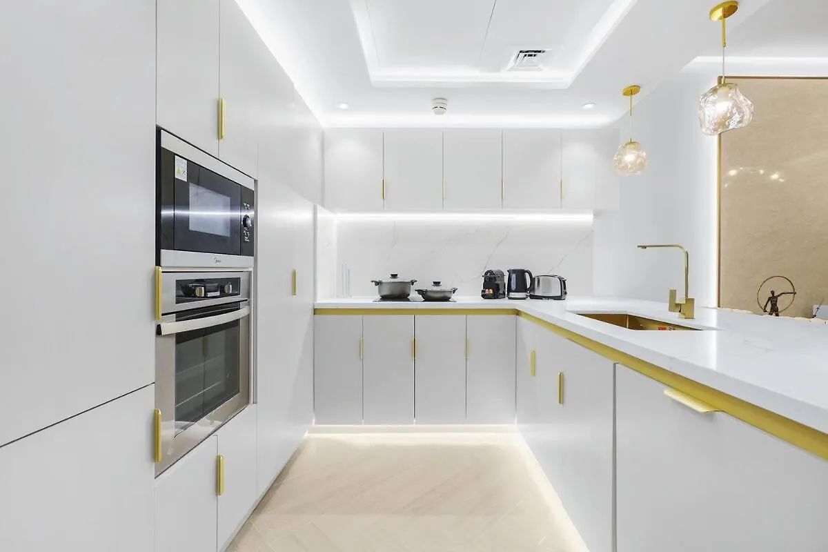 First Class 2Br Downtown Lively Getaway Dubai
