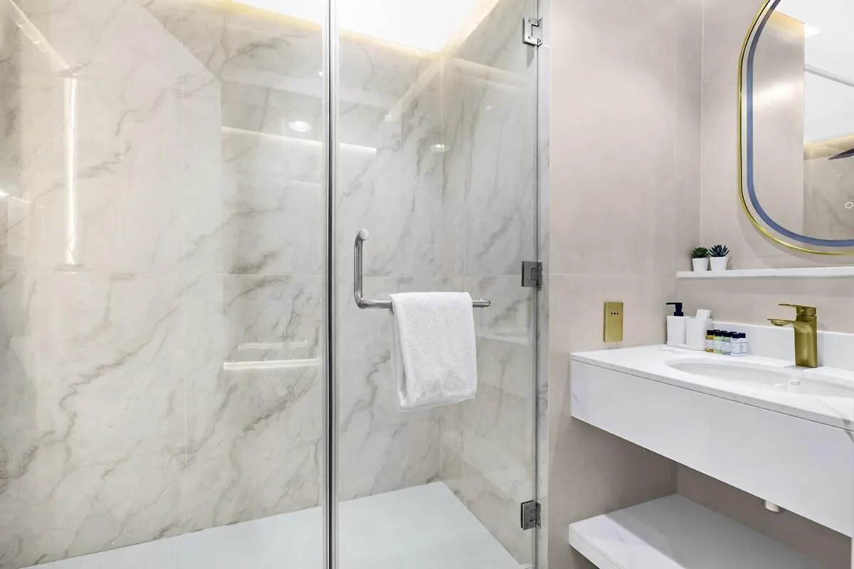 First Class 2Br Downtown Lively Getaway Dubai Apartment