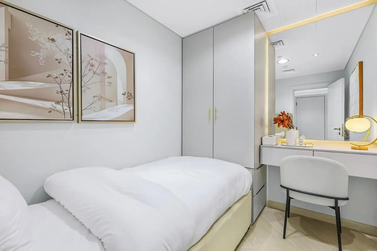 First Class 2Br Downtown Lively Getaway Dubai